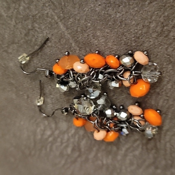 3/$30 VTG Gunmetal Orange Beaded Cluster Dangle Hook Earrings - Picture 3 of 3